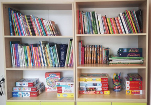 Przedszkolna Biblioteczka - regał z książkami
